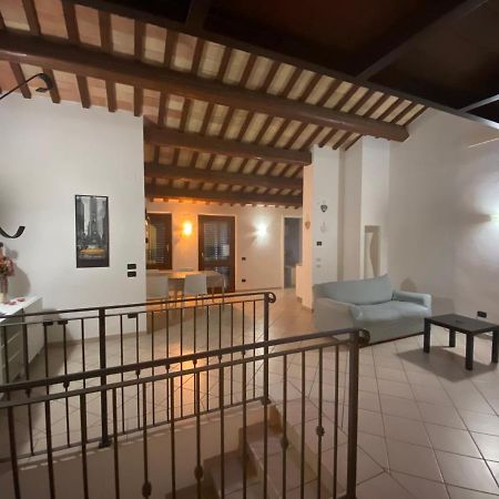 キアラヴァッレCasa Di Adeleアパートメント エクステリア 写真
