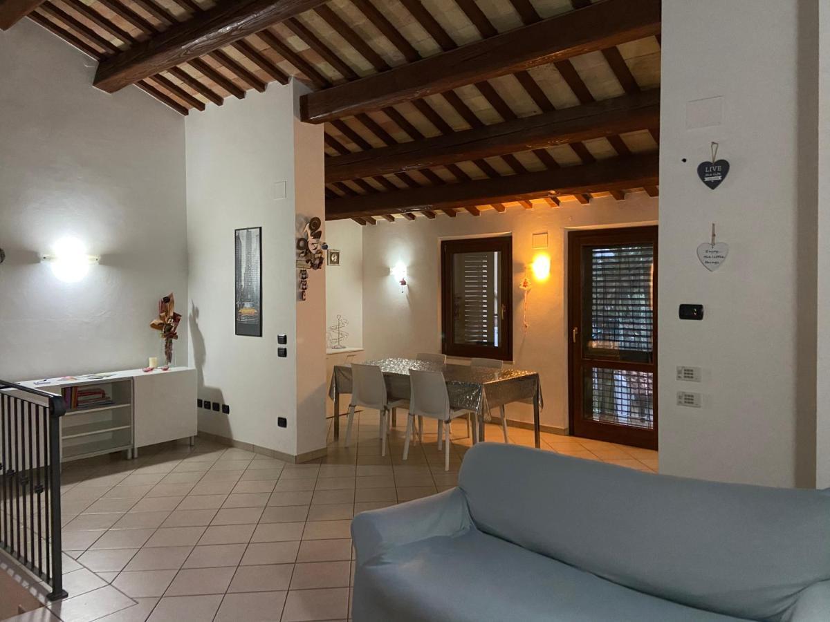 キアラヴァッレCasa Di Adeleアパートメント エクステリア 写真