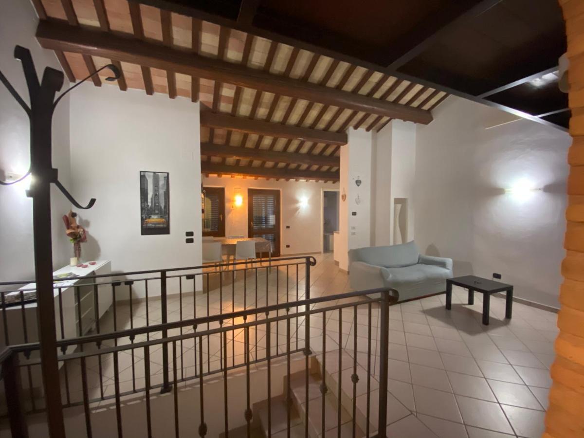 キアラヴァッレCasa Di Adeleアパートメント エクステリア 写真
